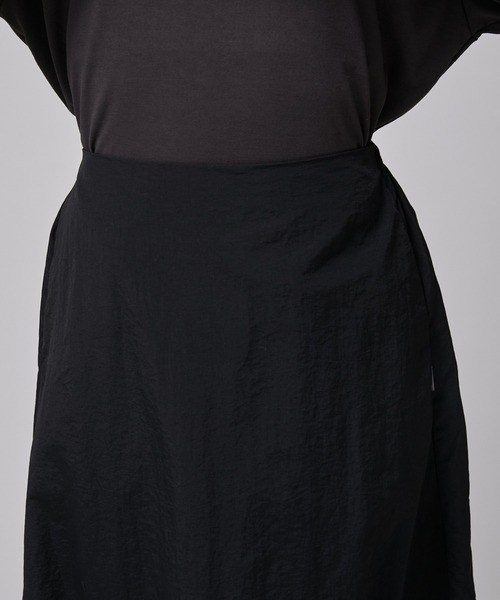 NERGY（ナージー）の「バックギャザーナイロンスカート（スカート・レディース・グリーン/ブラック・FREE）」の9枚目の写真