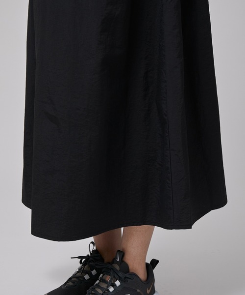 NERGY（ナージー）の「バックギャザーナイロンスカート（スカート・レディース・グリーン/ブラック・FREE）」の18枚目の写真