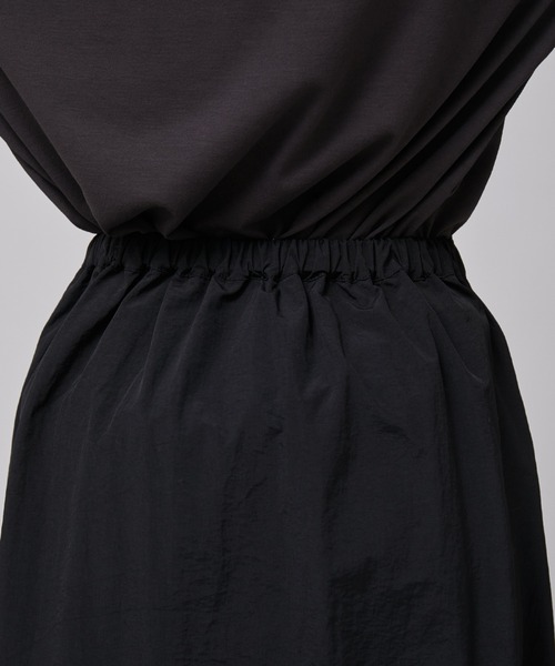 NERGY（ナージー）の「バックギャザーナイロンスカート（スカート・レディース・グリーン/ブラック・FREE）」の14枚目の写真