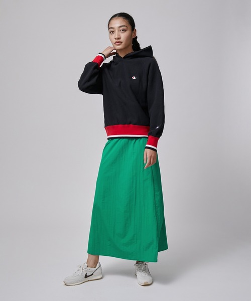 NERGY（ナージー）の「バックギャザーナイロンスカート（スカート・レディース・グリーン/ブラック・FREE）」の4枚目の写真