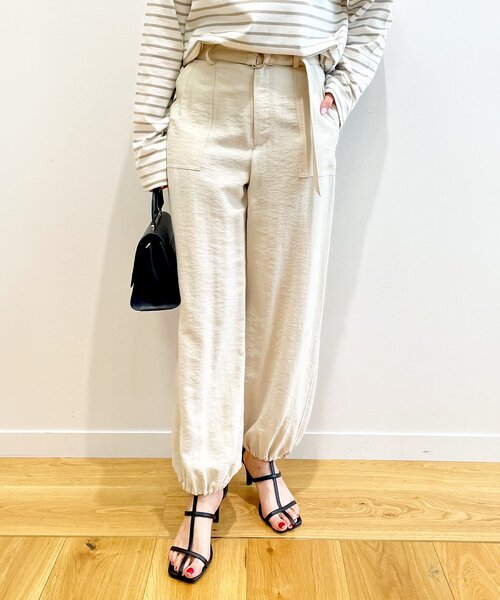 OPAQUE.CLIP(オペークドットクリップ)の「◆サテンベイカーパンツ【洗濯機洗い可】(その他パンツ・レディース・ライトベージュ/ブラック・36/40/38)」の7枚目の写真