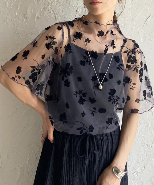 She's Closet(シーズクローゼット)の「花柄半袖メロウフリルハイネックシアーチュールトップス(Tシャツ/カットソー・レディース・ブラック/オフホワイト/モカ・FREE)」の3枚目の写真