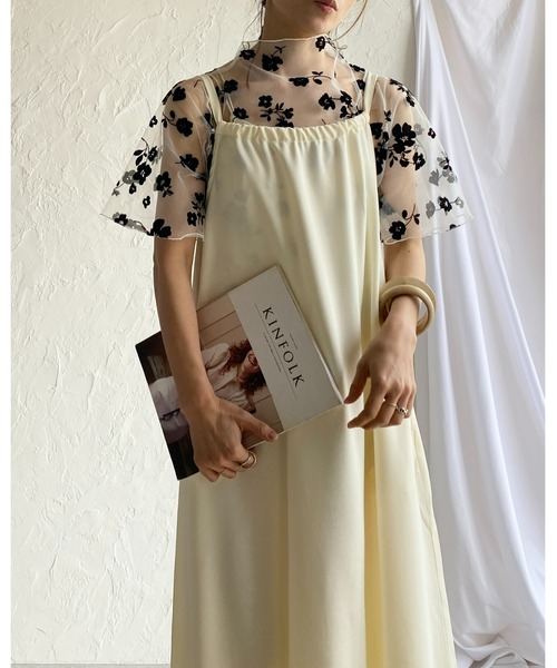 She's Closet(シーズクローゼット)の「花柄半袖メロウフリルハイネックシアーチュールトップス(Tシャツ/カットソー・レディース・ブラック/オフホワイト/モカ・FREE)」の4枚目の写真