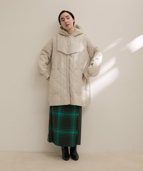 SALON adam et rope'（サロン アダム エ ロペ）の「【雑誌掲載・撥水機能付き】バラクラバセットキルティングブルゾン/テントコート（ブルゾン・レディース・ライトグレー/カーキ/ブラック・FREE）」の22枚目の写真