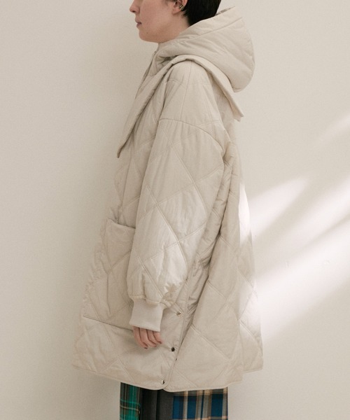 SALON adam et rope'（サロン アダム エ ロペ）の「【雑誌掲載・撥水機能付き】バラクラバセットキルティングブルゾン/テントコート（ブルゾン・レディース・ライトグレー/カーキ/ブラック・FREE）」の10枚目の写真