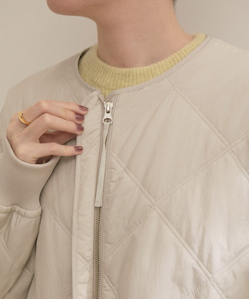 SALON adam et rope'（サロン アダム エ ロペ）の「【雑誌掲載・撥水機能付き】バラクラバセットキルティングブルゾン/テントコート（ブルゾン・レディース・ライトグレー/カーキ/ブラック・FREE）」の6枚目の写真
