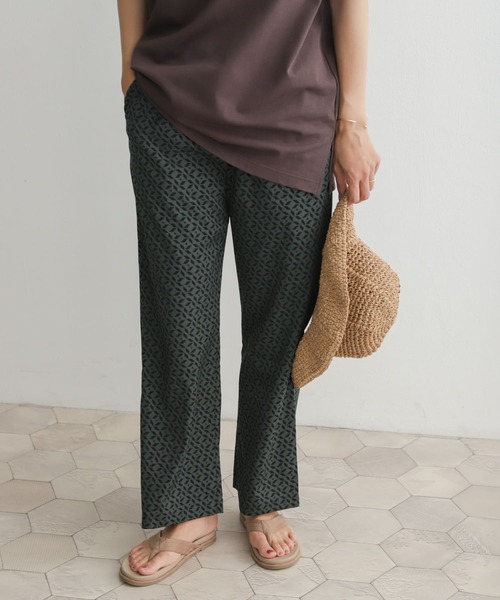 URBAN RESEARCH DOORS（アーバンリサーチドアーズ）の「プリントイージーパンツ（その他パンツ・レディース・グリーン/ネイビー・MEDIUM）」の4枚目の写真