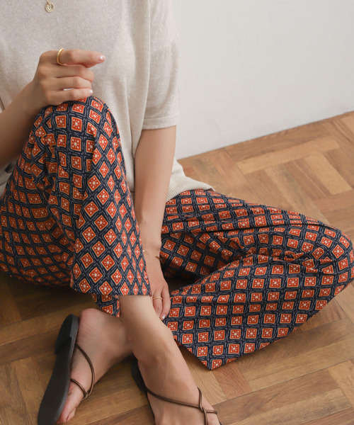 URBAN RESEARCH DOORS（アーバンリサーチドアーズ）の「プリントイージーパンツ（その他パンツ・レディース・グリーン/ネイビー・MEDIUM）」の16枚目の写真