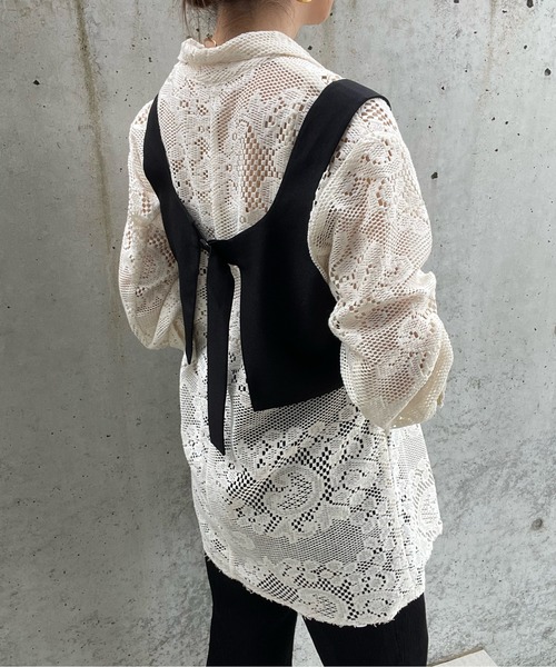 y/m by misato（イムバイミサト）の「Vカッティングビスチェ（ベスト・レディース・トップグレー/ベージュ/ブラック・FREE）」の15枚目の写真