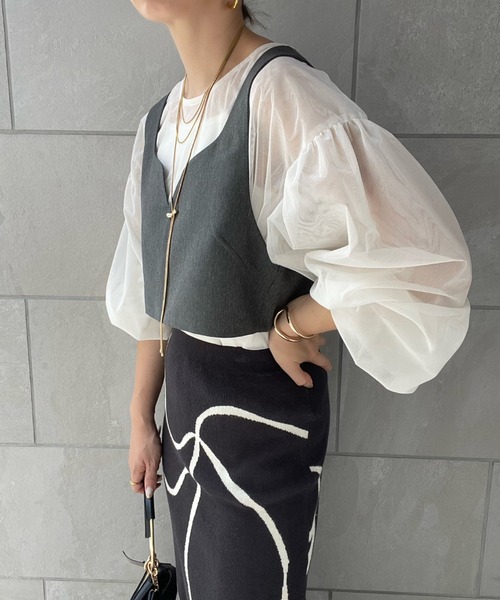 y/m by misato（イムバイミサト）の「Vカッティングビスチェ（ベスト・レディース・トップグレー/ベージュ/ブラック・FREE）」の20枚目の写真