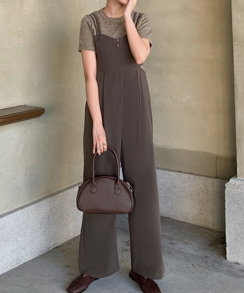 JUNOAH（ジュノア）の「ダブルストラップハイウエストサロペット（サロペット/オーバーオール・レディース・ライトベージュ/ダークブラウン/ブラック・X-LARGE/LARGE/MEDIUM）」の11枚目の写真