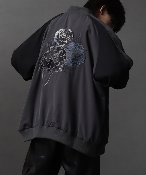 welise(ウェライズ)の「【welise/ウェライズ】エンブロイダリー"ハイドレンジア" 花柄刺繍オーバーサイズスカジャン(スカジャン・メンズ・ブラック×ホワイト/ブラック×レッド/ブラック×グレー/ブラック×ブラック/チャコールグレー×ブラック/ブラック×ブルー・L/M)」の6枚目の写真