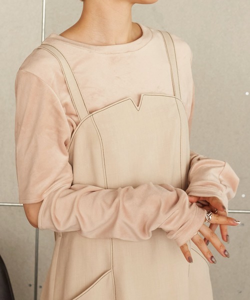 w closet（ダブルクローゼット）の「マットベロアスリットスリーブプルオーバー（Tシャツ/カットソー・レディース・ベージュ/ブラック/モカ/ブルー・FREE）」の4枚目の写真