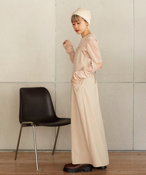 w closet（ダブルクローゼット）の「マットベロアスリットスリーブプルオーバー（Tシャツ/カットソー・レディース・ベージュ/ブラック/モカ/ブルー・FREE）」の7枚目の写真