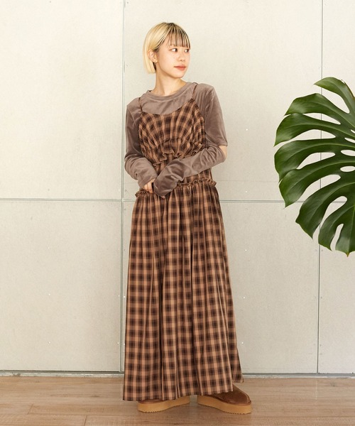 w closet（ダブルクローゼット）の「マットベロアスリットスリーブプルオーバー（Tシャツ/カットソー・レディース・ベージュ/ブラック/モカ/ブルー・FREE）」の8枚目の写真