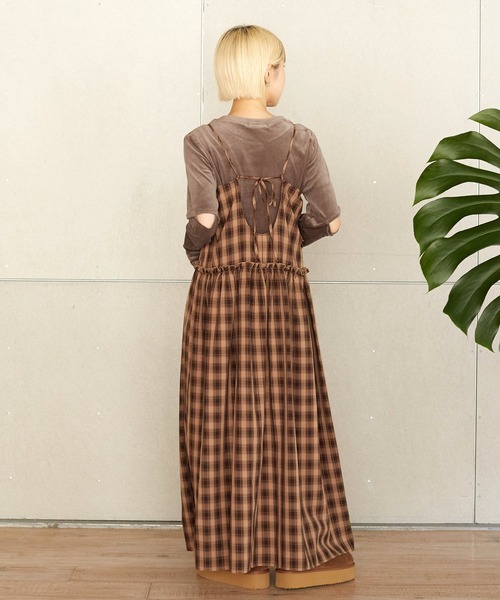 w closet（ダブルクローゼット）の「マットベロアスリットスリーブプルオーバー（Tシャツ/カットソー・レディース・ベージュ/ブラック/モカ/ブルー・FREE）」の14枚目の写真