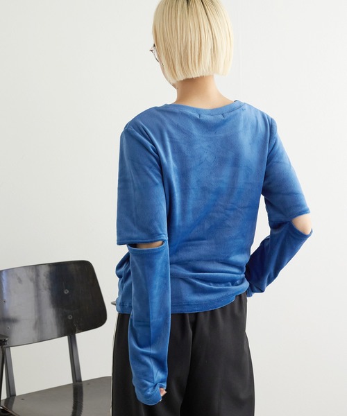 w closet（ダブルクローゼット）の「マットベロアスリットスリーブプルオーバー（Tシャツ/カットソー・レディース・ベージュ/ブラック/モカ/ブルー・FREE）」の18枚目の写真