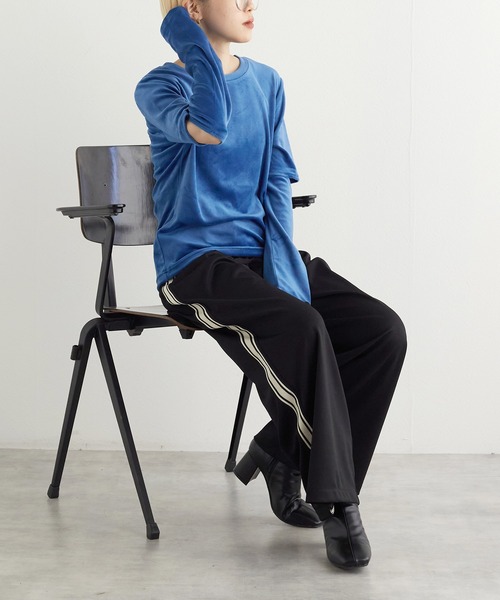 w closet（ダブルクローゼット）の「マットベロアスリットスリーブプルオーバー（Tシャツ/カットソー・レディース・ベージュ/ブラック/モカ/ブルー・FREE）」の20枚目の写真