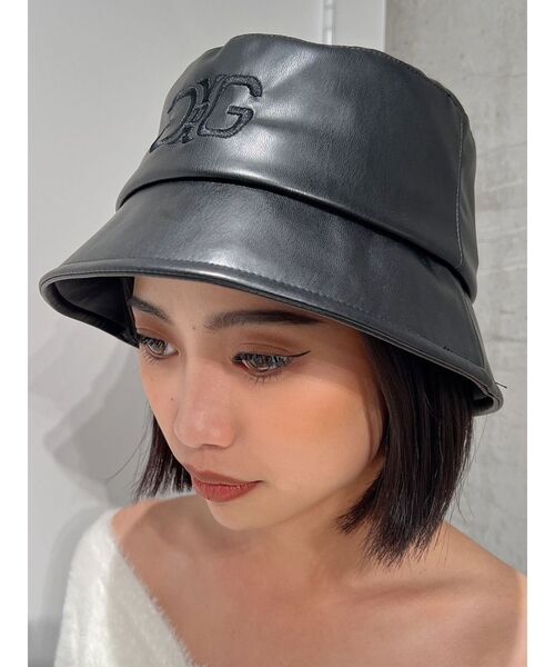 GYDA（ジェイダ）の「symmetry GYDA フェイクレザーバケットHAT（ハット・レディース・ブラック/オフホワイト・FREE）」の4枚目の写真