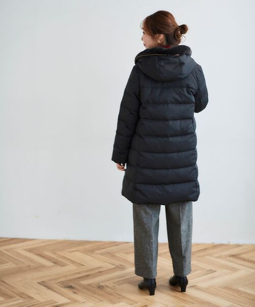 le.coeur blanc(ルクールブラン)の「ファーフードロングダウン(ダウンジャケット/コート・レディース・モカ/グレイッシュベージュ/ブラック・40/38/36)」の5枚目の写真