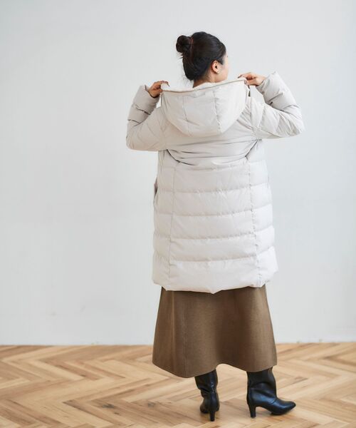 le.coeur blanc(ルクールブラン)の「ファーフードロングダウン(ダウンジャケット/コート・レディース・モカ/グレイッシュベージュ/ブラック・40/38/36)」の17枚目の写真