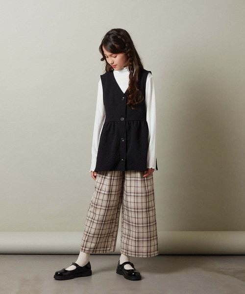 a.v.v（アーヴェヴェ）の「[110-130]【セットアップ対応】ペプラムギャザージレ（ベスト・キッズ・チャコールグレー/アイボリー/ブラック・130/110/120）」の11枚目の写真