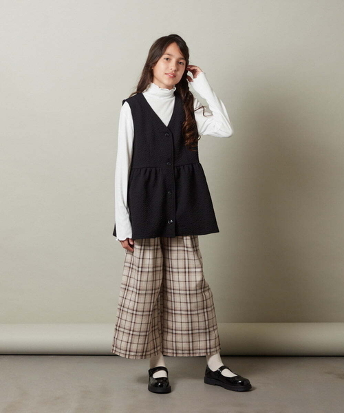 a.v.v（アーヴェヴェ）の「[110-130]【セットアップ対応】ペプラムギャザージレ（ベスト・キッズ・チャコールグレー/アイボリー/ブラック・130/110/120）」の12枚目の写真