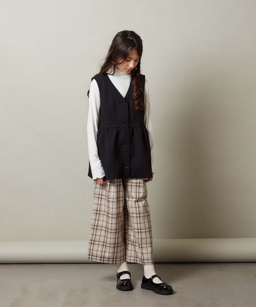 a.v.v（アーヴェヴェ）の「[110-130]【セットアップ対応】ペプラムギャザージレ（ベスト・キッズ・チャコールグレー/アイボリー/ブラック・130/110/120）」の13枚目の写真