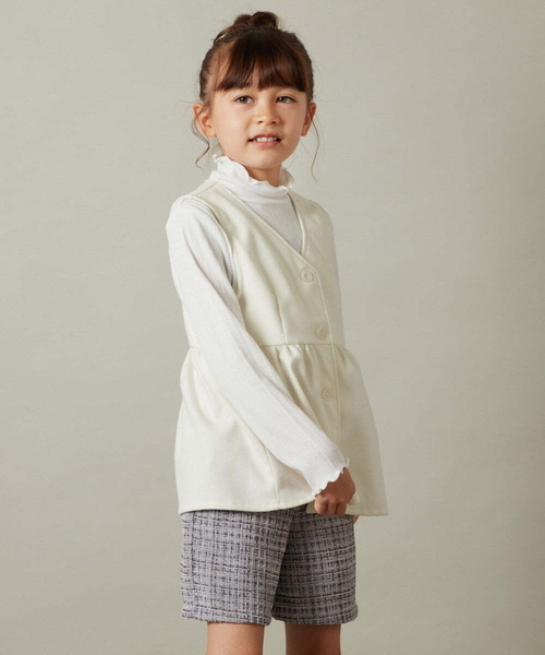 a.v.v（アーヴェヴェ）の「[110-130]【セットアップ対応】ペプラムギャザージレ（ベスト・キッズ・チャコールグレー/アイボリー/ブラック・130/110/120）」の17枚目の写真