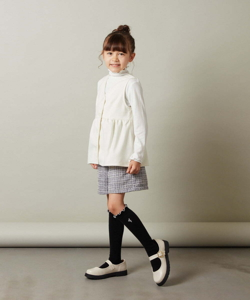 a.v.v（アーヴェヴェ）の「[110-130]【セットアップ対応】ペプラムギャザージレ（ベスト・キッズ・チャコールグレー/アイボリー/ブラック・130/110/120）」の22枚目の写真