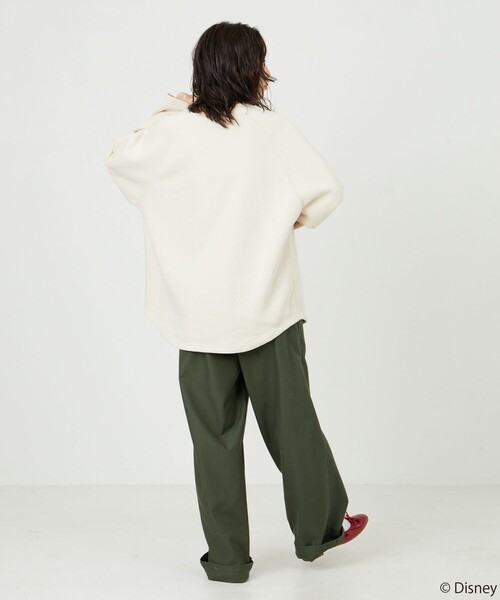 FREAK'S STORE(フリークスストア)の「限定展開 Disney/ディズニー 別注/Mickey/ウォッシュ加工ラグランスウェット(スウェット・レディース・ナチュラル/ワインレッド/ブラック/オリーブ/グレー・フリ-)」の9枚目の写真