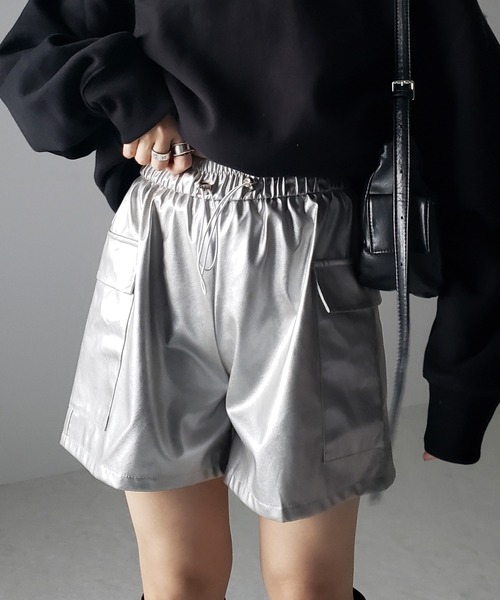 me+em select(ミームセレクト)の「※※【 2color / 3size 】ドローコードフェイクレザーカーゴショートパンツ(カーゴパンツ・レディース・シルバー/ブラック・MEDIUM/X-LARGE/LARGE)」の9枚目の写真