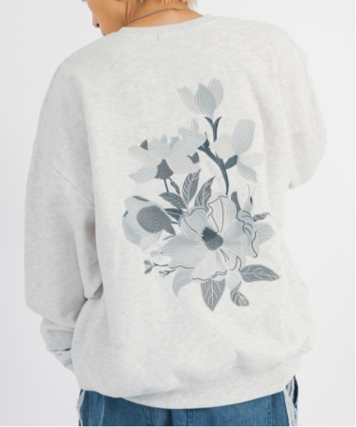 RE730（アールイーセブンサーティー）の「Flower embroidery wide sweatshirt フラワー刺繍ワイドトレーナー unisex（スウェット・メンズ・ホワイト/ワイン/ブラック/ブルー・M/L）」の7枚目の写真