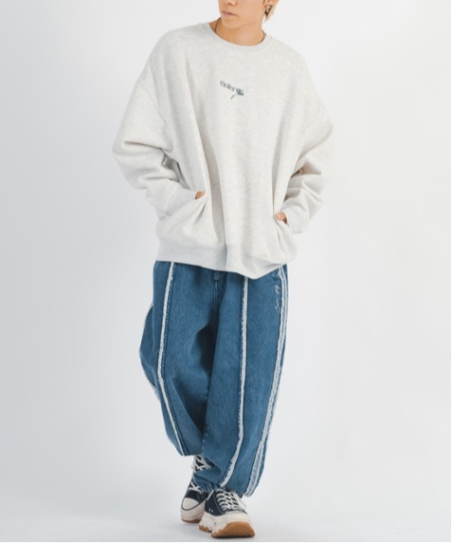 RE730（アールイーセブンサーティー）の「Flower embroidery wide sweatshirt フラワー刺繍ワイドトレーナー unisex（スウェット・メンズ・ホワイト/ワイン/ブラック/ブルー・M/L）」の8枚目の写真