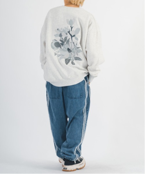 RE730（アールイーセブンサーティー）の「Flower embroidery wide sweatshirt フラワー刺繍ワイドトレーナー unisex（スウェット・メンズ・ホワイト/ワイン/ブラック/ブルー・M/L）」の11枚目の写真