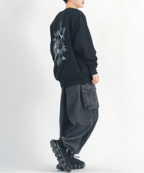 RE730（アールイーセブンサーティー）の「Flower embroidery wide sweatshirt フラワー刺繍ワイドトレーナー unisex（スウェット・メンズ・ホワイト/ワイン/ブラック/ブルー・M/L）」の16枚目の写真