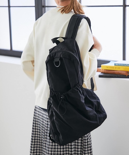 un dix cors（アンディコール）の「ドロストリングバックパック（バックパック/リュック・レディース・アイボリー/ブラック・FREE）」の2枚目の写真