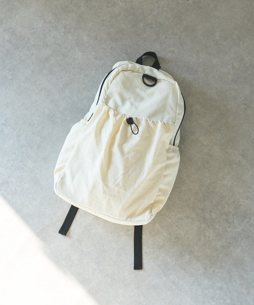 un dix cors（アンディコール）の「ドロストリングバックパック（バックパック/リュック・レディース・アイボリー/ブラック・FREE）」の3枚目の写真