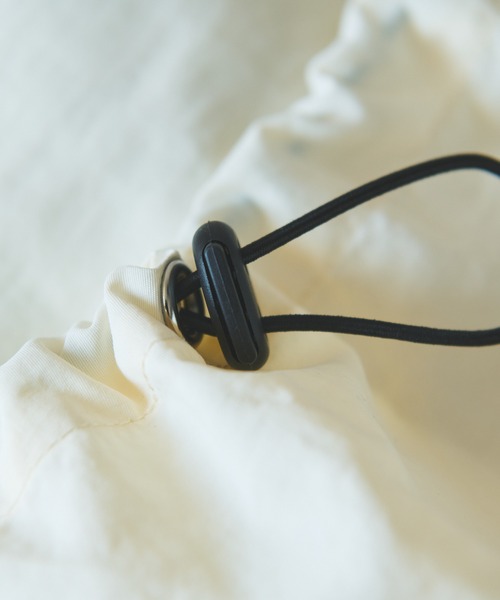 un dix cors（アンディコール）の「ドロストリングバックパック（バックパック/リュック・レディース・アイボリー/ブラック・FREE）」の6枚目の写真