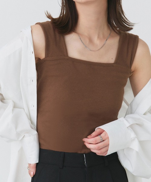 ad thie（アドティエ）の「インナーちら見え防止 スクエアネックタンク（タンクトップ・レディース・オフホワイト/ライトグリーン/グレイッシュベージュ/アイボリー/ブラック/パープル/ライトブルー/ピンク/グリーン/ミント/チャコール/カーキ/ブラウン/レッド・LARGE/LL/MEDIUM/SMALL）」の4枚目の写真