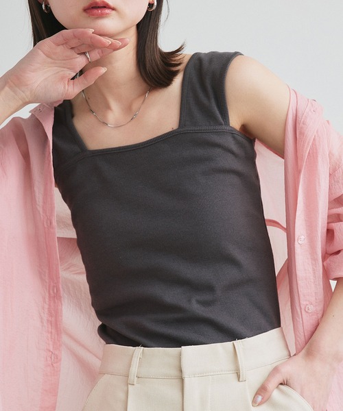 ad thie（アドティエ）の「インナーちら見え防止 スクエアネックタンク（タンクトップ・レディース・オフホワイト/ライトグリーン/グレイッシュベージュ/アイボリー/ブラック/パープル/ライトブルー/ピンク/グリーン/ミント/チャコール/カーキ/ブラウン/レッド・LARGE/LL/MEDIUM/SMALL）」の3枚目の写真