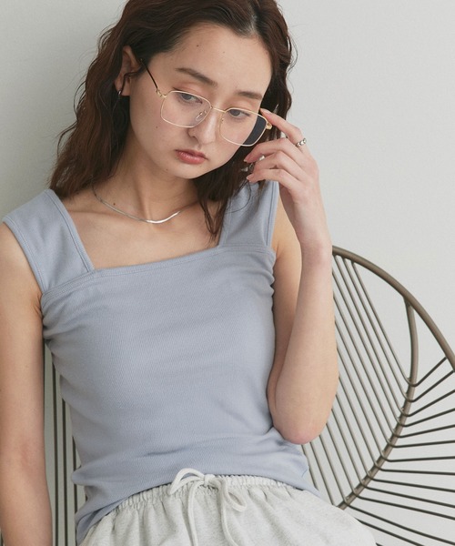 ad thie（アドティエ）の「インナーちら見え防止 スクエアネックタンク（タンクトップ・レディース・オフホワイト/ライトグリーン/グレイッシュベージュ/アイボリー/ブラック/パープル/ライトブルー/ピンク/グリーン/ミント/チャコール/カーキ/ブラウン/レッド・LARGE/LL/MEDIUM/SMALL）」の11枚目の写真