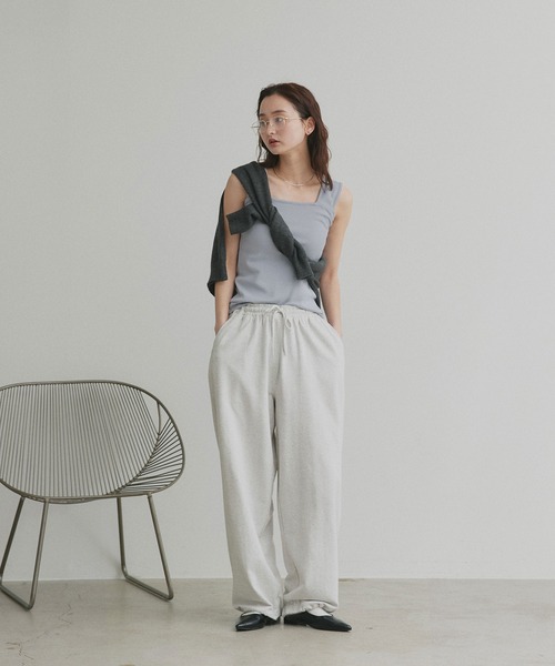 ad thie（アドティエ）の「インナーちら見え防止 スクエアネックタンク（タンクトップ・レディース・オフホワイト/ライトグリーン/グレイッシュベージュ/アイボリー/ブラック/パープル/ライトブルー/ピンク/グリーン/ミント/チャコール/カーキ/ブラウン/レッド・LARGE/LL/MEDIUM/SMALL）」の20枚目の写真