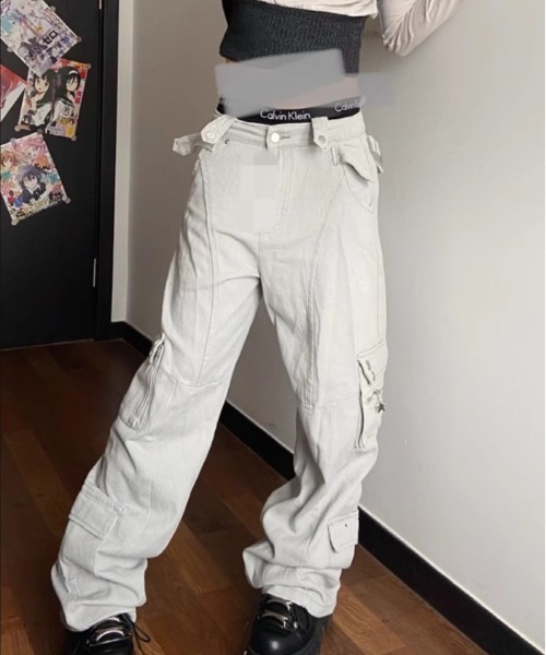 .KOM（ドットコム）の「A'GEM/9 × .kom『.kom/ドットケーオーエム』ポケットカーゴ パンツ（カーゴパンツ・レディース・ライトグレー・M）」の4枚目の写真