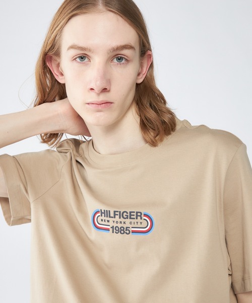 TOMMY HILFIGER（トミーヒルフィガー）の「【オンライン限定】【ユニセックス】トラックロゴTシャツ（Tシャツ/カットソー・メンズ・ブルー/グリーン/ブラック/ホワイト/ネイビー/ベージュ・MEDIUM/LARGE/X-LARGE/SMALL/X-SMALL）」の3枚目の写真