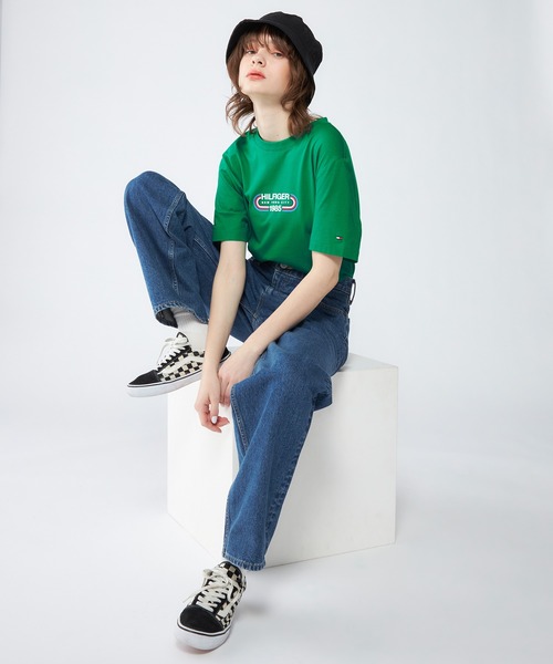 TOMMY HILFIGER（トミーヒルフィガー）の「【オンライン限定】【ユニセックス】トラックロゴTシャツ（Tシャツ/カットソー・メンズ・ブルー/グリーン/ブラック/ホワイト/ネイビー/ベージュ・MEDIUM/LARGE/X-LARGE/SMALL/X-SMALL）」の14枚目の写真