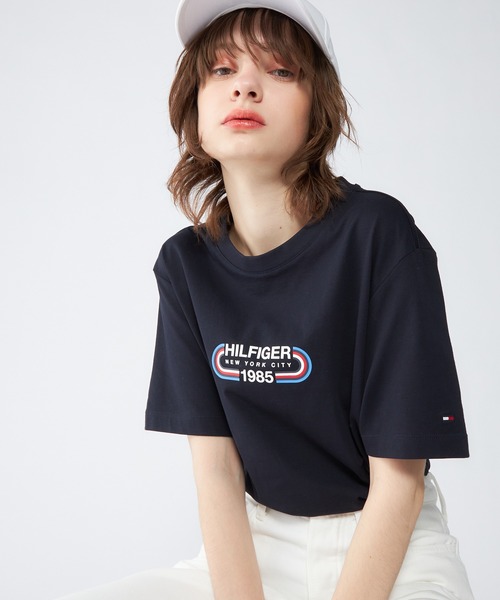TOMMY HILFIGER（トミーヒルフィガー）の「【オンライン限定】【ユニセックス】トラックロゴTシャツ（Tシャツ/カットソー・メンズ・ブルー/グリーン/ブラック/ホワイト/ネイビー/ベージュ・MEDIUM/LARGE/X-LARGE/SMALL/X-SMALL）」の17枚目の写真