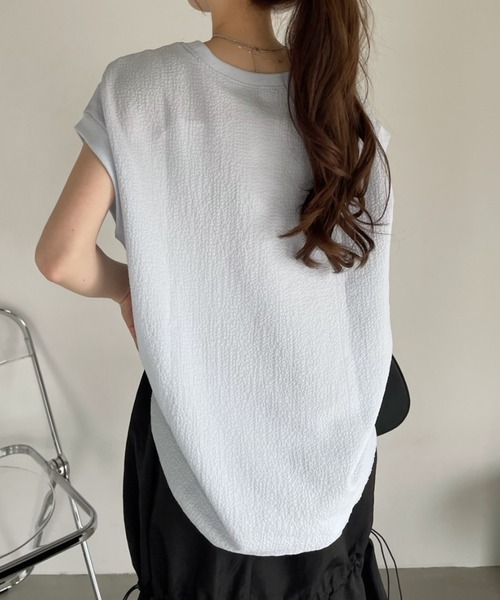 Eclat one（エクラワン）の「表面感素材 フレンチスリーブ ブラウス Tシャツ（Tシャツ/カットソー・レディース・オフホワイト/ライトブルー/ブラック・FREE）」の6枚目の写真