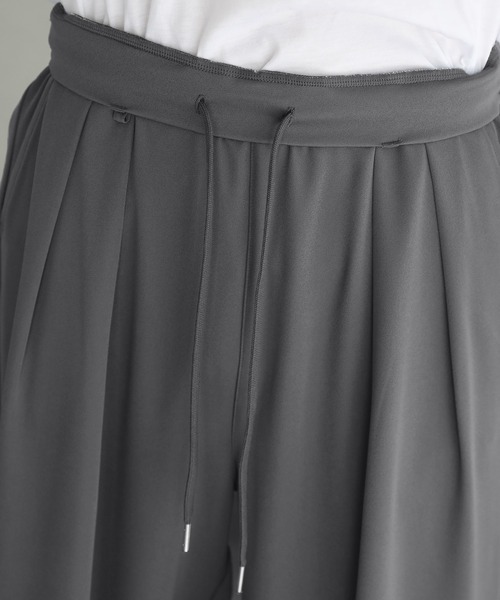ETELIO(エテリオ)の「2タックドレープワイドバギーイージーパンツ(スラックス・メンズ・ブラウン/ライトグレー/チャコール/ブラック・L/M/S)」の11枚目の写真