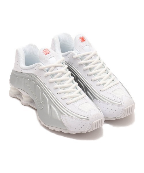 NIKE(ナイキ)の「NIKE SHOX R4 / ナイキ ショックス R4 【SP】(スニーカー・レディース・ホワイト・23.0cm/23.5cm/24.0cm/24.5cm/25.0cm)」の1枚目の写真